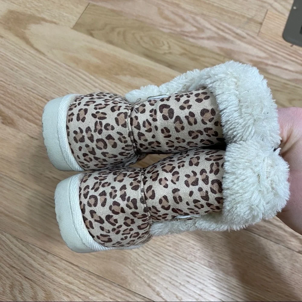Cheetah Faux Fur Lined Ankle Boots Sz 5 Tan Button